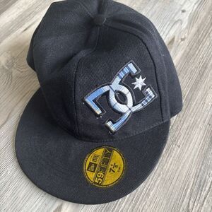 NWT DC Shoes Hat Cap Fitted Adult Large Black Blue Cotton 59 Fifty - 7 and 1/8